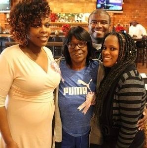 Meet your Posher, Kathia